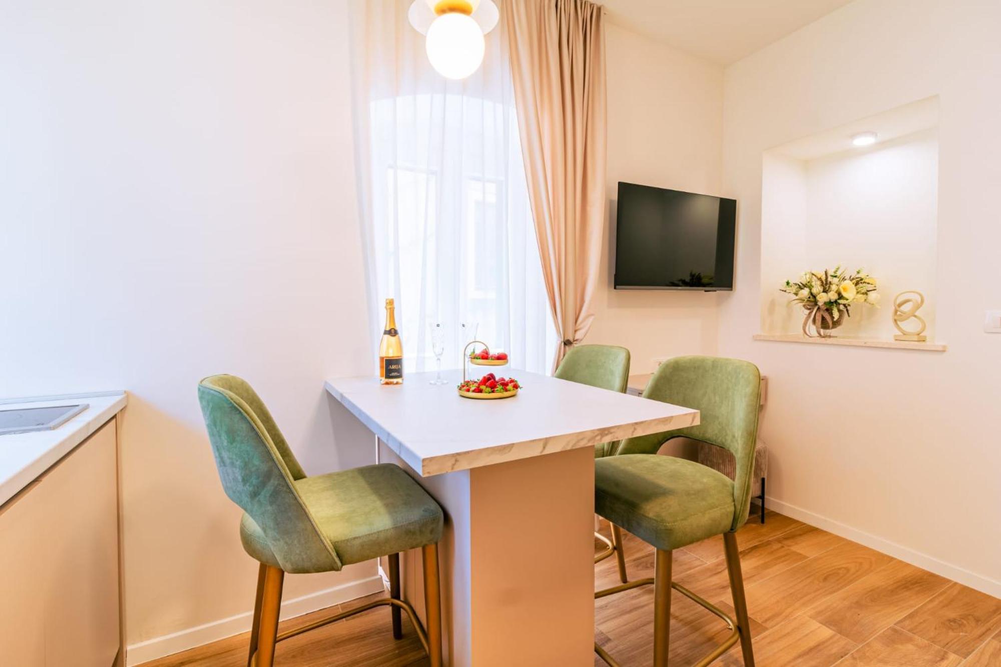 Luxury 2 Bedroom-2 Bathroom Apartment & Studio App With Rooftop Terrace Split Exterior foto