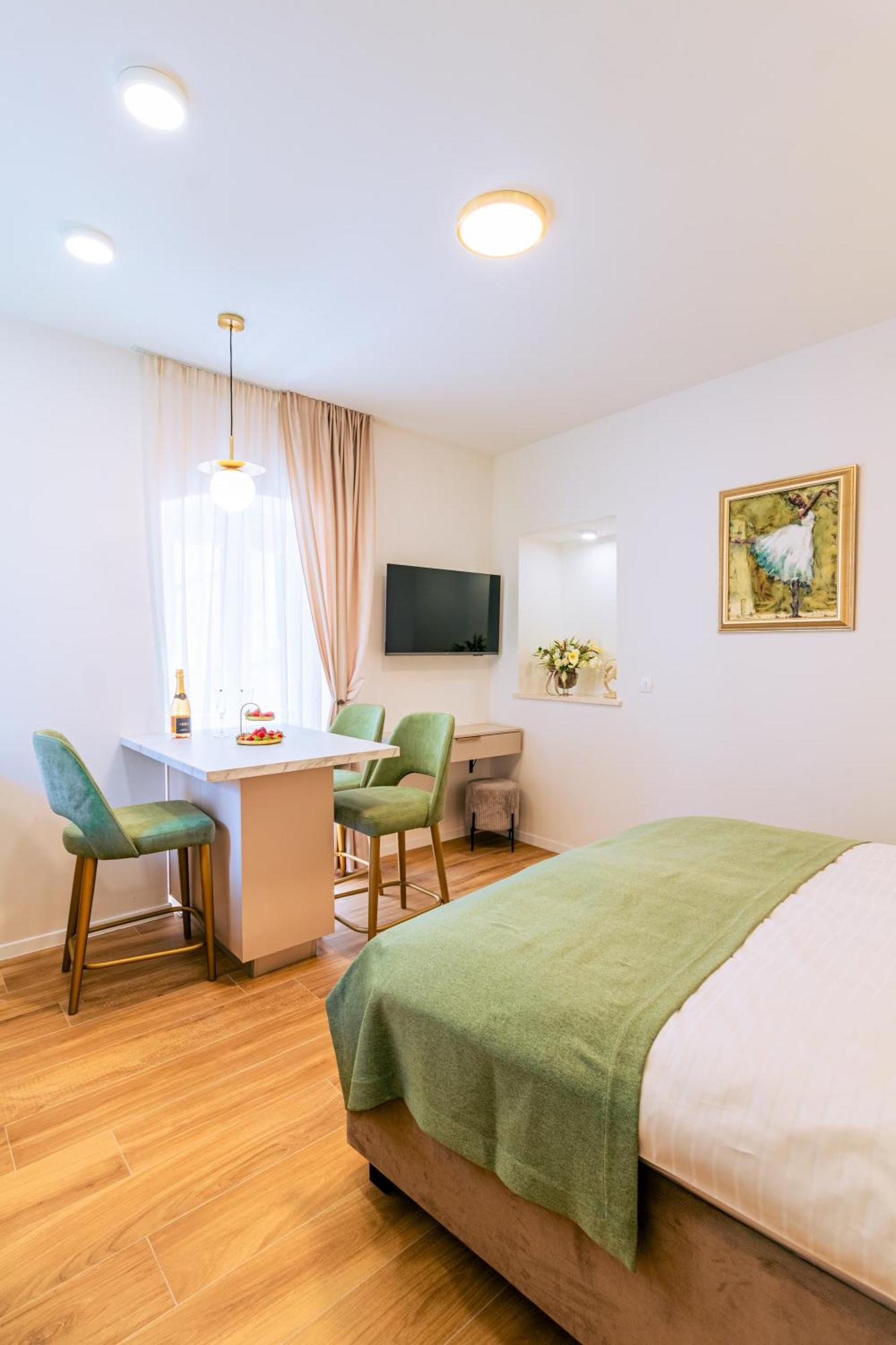 Luxury 2 Bedroom-2 Bathroom Apartment & Studio App With Rooftop Terrace Split Exterior foto